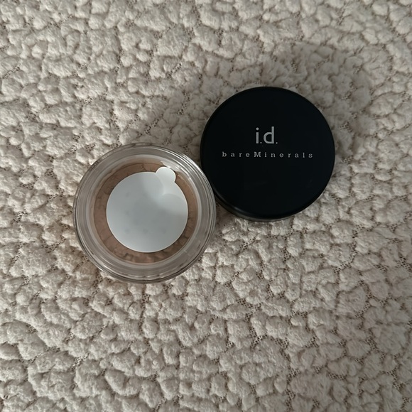 Bare Minerals i.d. Foundation- medium - Picture 3 of 3